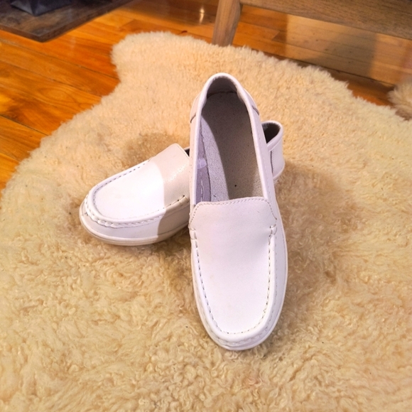 Size 39 Women White Loafers Shoes. White Vegan leather. Good condition! - Picture 1 of 6
